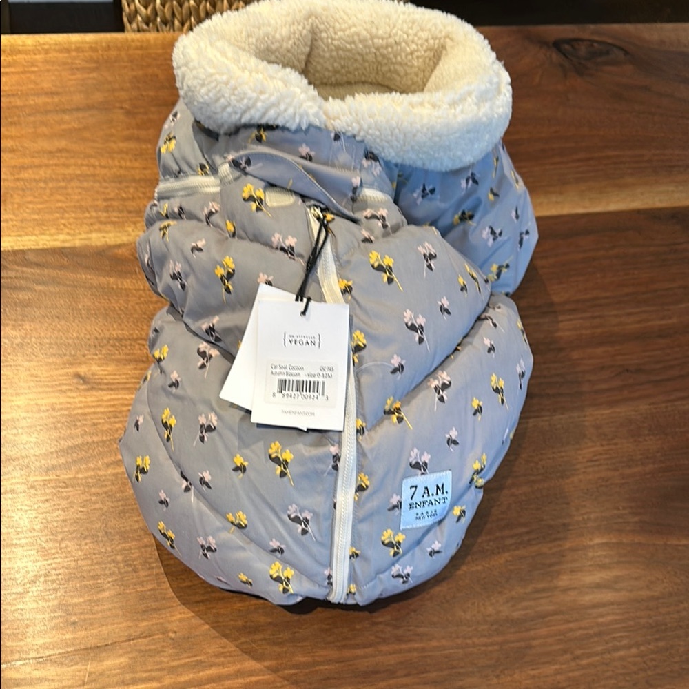 Brand new Gray Floral 7 am enfant car seat muffler